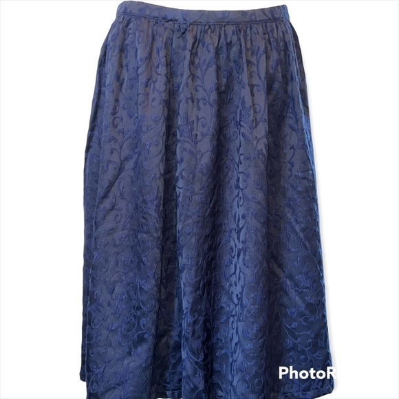 5/$25 Forever 21 Contemporary Navy Blue Hip Pleat Skirt Size Medium - Picture 2 of 5